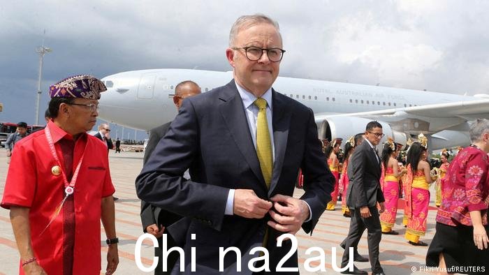 图为去年11月，澳大利亚总理艾博年前往印度尼西亚巴厘岛出席G20峰会。