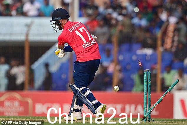 Ben Duckett 在英格兰的局中投进 20 球后被 Mustafizur Rahman 干净利落地击球