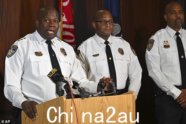 警方周二宣布,他们不怀疑米勒德之死有任何“犯规行为”,但正在寻找将他的尸体倾倒在空地上的人