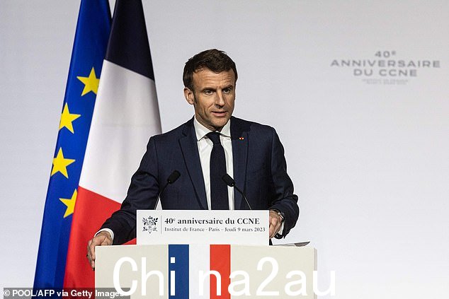 她敦促总理利用北爱尔兰脱欧后贸易协议所产生的商誉来说服马克龙先生(如图)促成一项欧盟范围内的移民返回协议