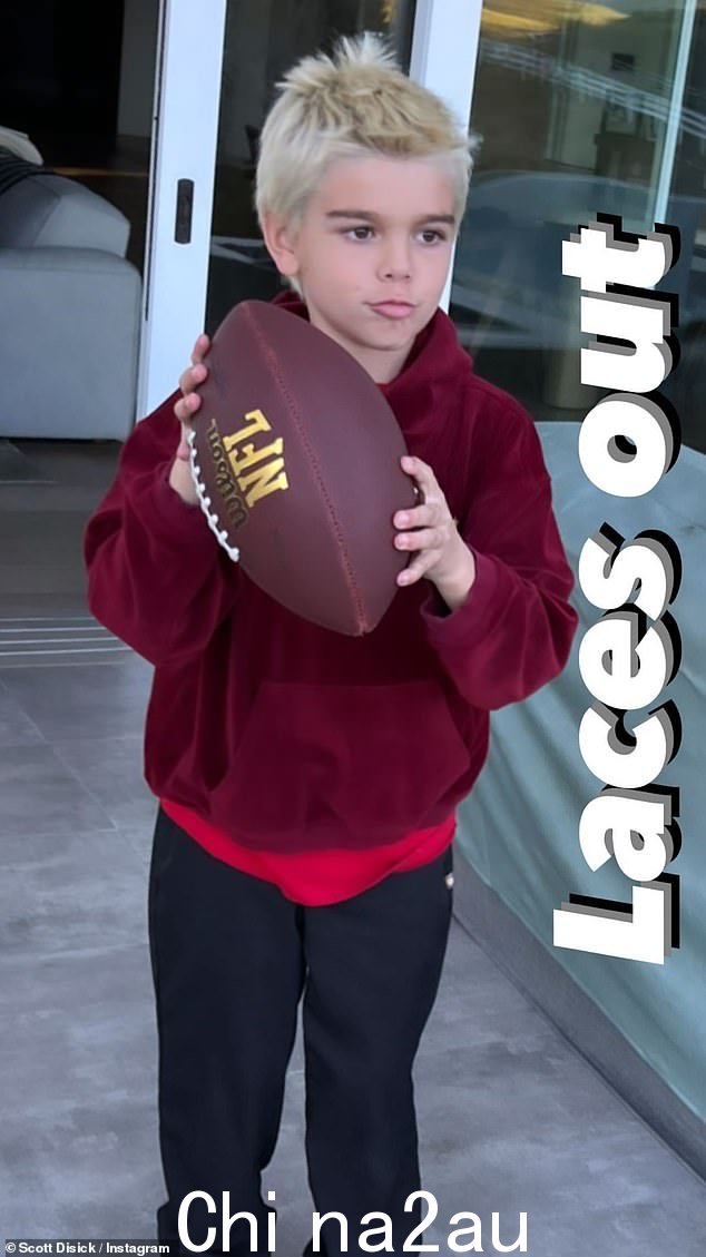 他们之间有着特殊的联系!Reign Disick 在他的母亲 Kourtney 漂白了自己的头发后把他的头发染成了金色
