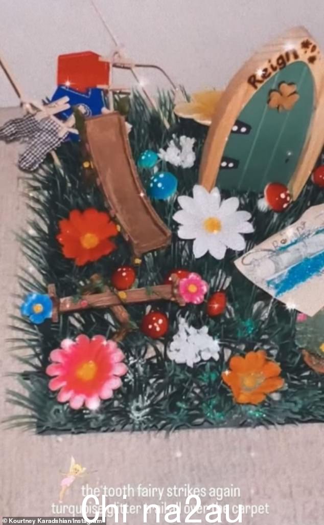 可爱:展示区摆满了鲜花和毒菌,还有一个可爱的小仙女屋