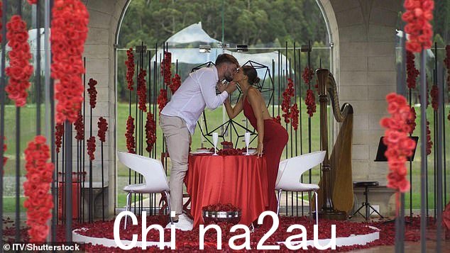 Loved-up:Tom 说:'这感觉就像在做梦,不是吗?'