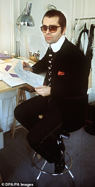 图标:1979 年 Karl Lagerfeld 坐在办公桌前