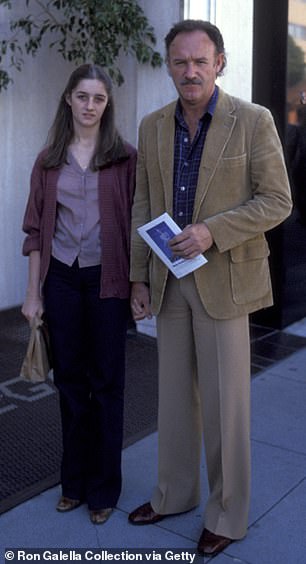 他和 Faye 一起迎来了三个孩子 - 一个儿子,名叫 Christopher Allen,出生于 1960 年,两个女儿分别是 Elizabeth Jean(见)和 Leslie Anne,分别出生于 1962 年和 1966 年