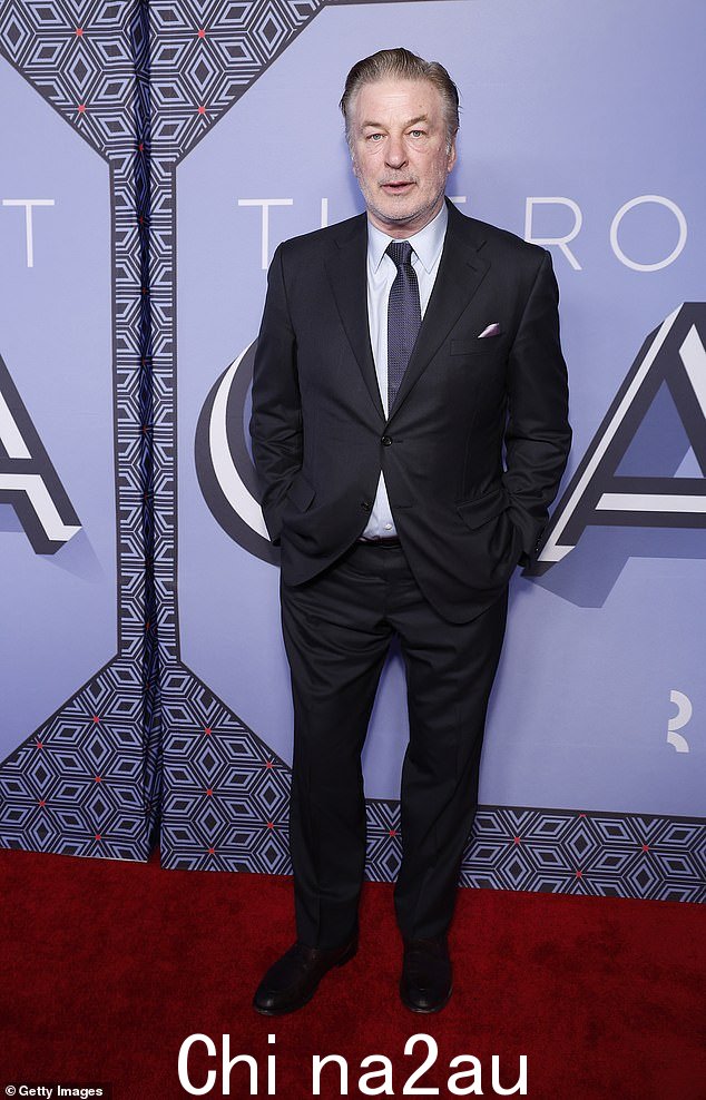 最新消息:64 岁的亚历克·鲍德温 (Alec Baldwin) 在 Blake 于周四 89 岁去世的消息传出后,在 Instagram 上向演员罗伯特·布莱克 (Robert Blake) 致敬,暗指布莱克的演艺事业和他人生的黑暗转折在被指控枪杀他的妻子后拍摄。照片摄于纽约星期一