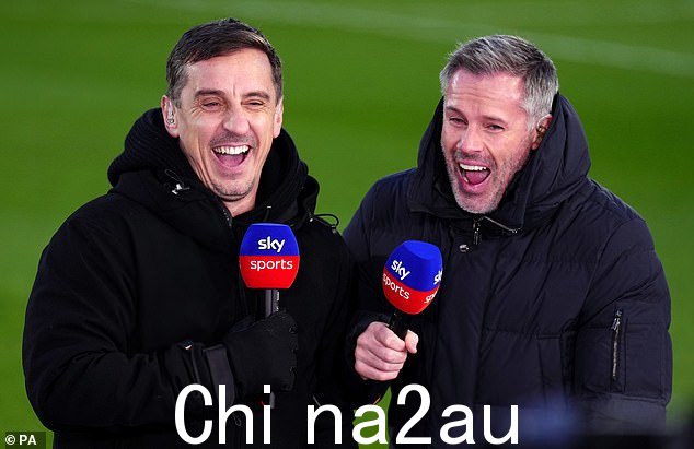 Punditry duo Gary Neville(左)和 Jamie Carragher(右)也在角逐中