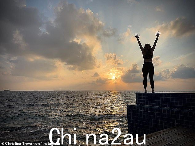 超时:拍卖师在度假期间将竞标战换成了明媚的阳光,她的家人也加入了