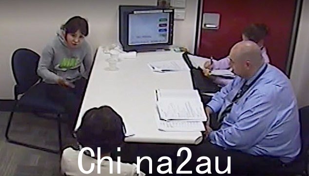 Mae Ja Kim 在 2015 年因处理犯罪所得入狱前接受警方讯问