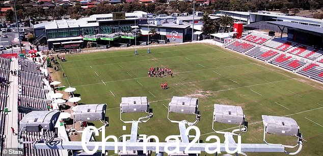 Redcliffe 的 KAYO 体育场是海豚队的主场,同时NRL 方面和昆士兰杯球队共享场地进行训练和比赛