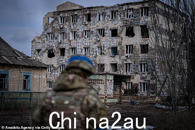 乌克兰志愿军的乌克兰军人在 Velyka Novo 镇周围巡逻silka, Ukraine March 7, 2023