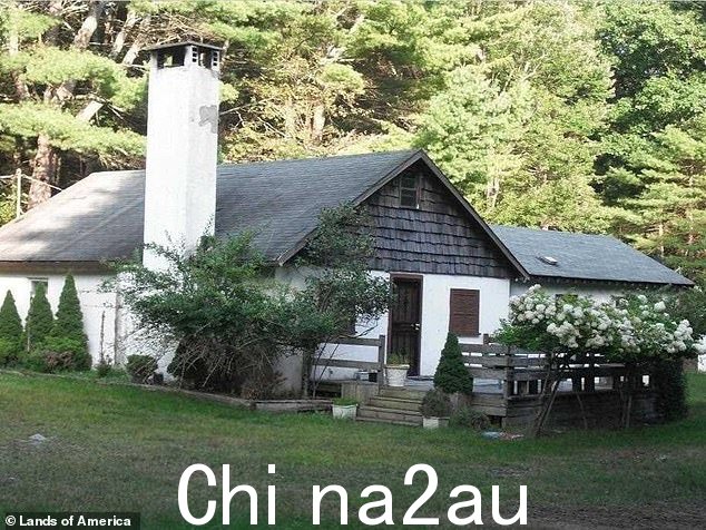 梅丽莎承认,她在一个“外在比内在更重要”的地方生活也很“艰难”。看到她的新家了