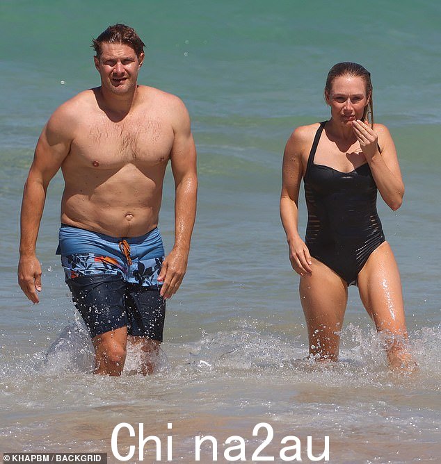 这对夫妇共有两个孩子,一个儿子叫威尔,女儿叫玛蒂尔达维多利亚