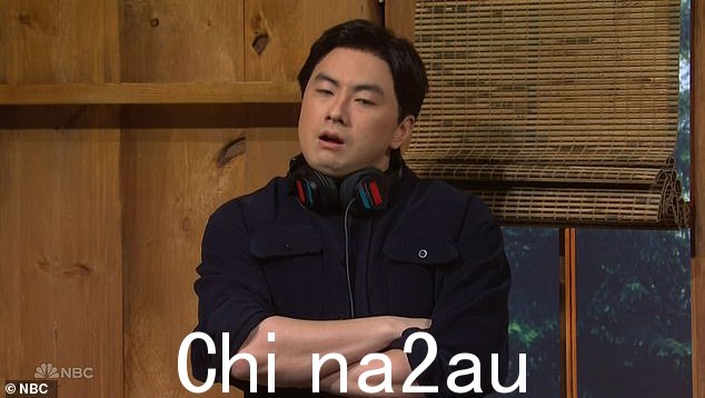 快速谈话:导演喊停了,奥尔特加提议带其他人进来读台词,但鲍文解释说,‘我们永远不会在电影中看到他,所以它不会’不管他说什么'