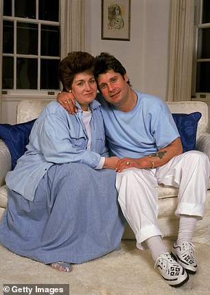 前英国 X Factor 法官 - 与 Ozzy Osbourne 结婚并育有三个孩子 Aimee、Kelly 和 Jack - 在九十年代后期接受了胃束带手术。图摄于 1987 年