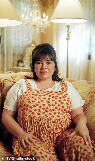 70 岁的 Roseanne Barr 在 1998 年胃绕道手术后减掉了将近 7 块结石,她告诉《人物》杂志,她留下了“巨大的悬垂”。照片摄于 1988 年