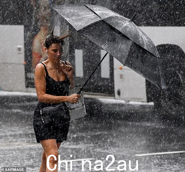 最严重的瀑布记录在布里斯班北部,降雨量为 60 毫米,Eumundi 在阳光下用 77 毫米照亮海岸(库存图片)