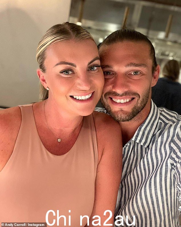 Uh-oh!Billi Mucklow 和她的丈夫 Andy Carroll 周日在他们的 Instagram 故事中揭露小偷偷走了他们女儿 Marvel 的手机