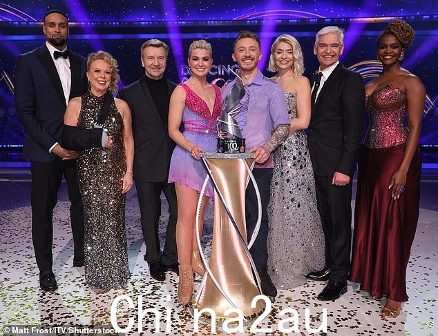 称赞:Nile 的滑冰技术得到了评委 Ashley Banjo、Christopher Dean、Jayne Torvill 和 Oti Mabuse 的称赞,他的表演在决赛中获得满分