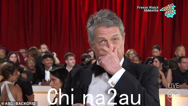 嗯:这位 62 岁的演员在参加洛杉矶盛大的活动时并没有被逗乐,因为他在聊天中翻了个白眼,这对许多观众来说是“痛苦的”