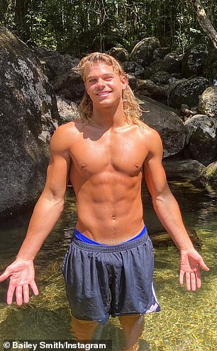 Bailey Smith,经常在社交媒体上脱下衬衫,说他“一直很喜欢”健美运动