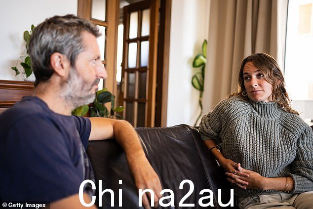 一位匿名女士透露,她的继承权已被管理,这使她在经济上处于困境,她不确定如何解决(股票图片)