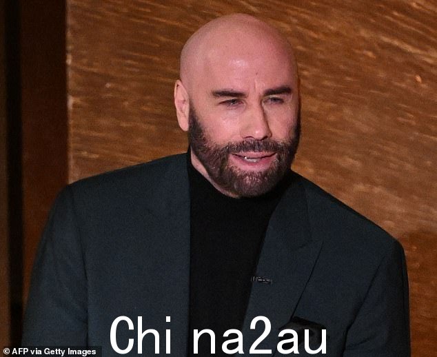 John Travolta 在周日介绍 In Memoriam 片段时泪流满面