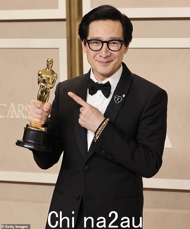 最佳男配角:这位 51 岁的演员凭借在动作喜剧中的角色获得了奥斯卡最佳男配角奖