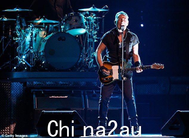 Bruce Springsteen(如图)以约 5.5 亿美元的价格将他的录音作品和音乐出版权卖给了索尼