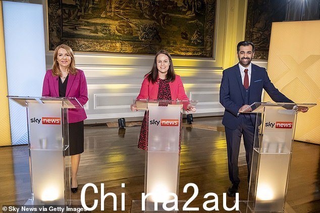 优素福先生说,在昨晚的天空新闻辩论中,他认为自己是“公民,而不是臣民”,并补充说,他认为在独立的最初几年内摆脱君主制是“重要的” (与 SNP 候选人 Ash Regan 和 Kate Forbes 对比)