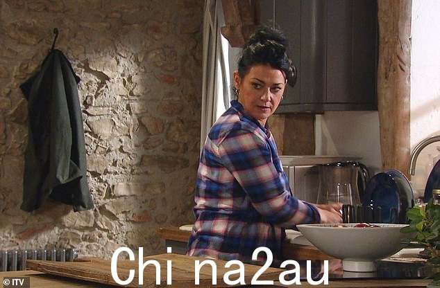 发生什么事了?在观看了 Chloe 和 Mack 的互动之后,Moira 确信这种情况还有更多,但她暂时让它撒谎