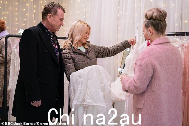 下一步是什么?随着时间的推移到 Shiv 的最后期限,Stacey 很害怕 - Alfie 能及时赚到她需要的钱吗?