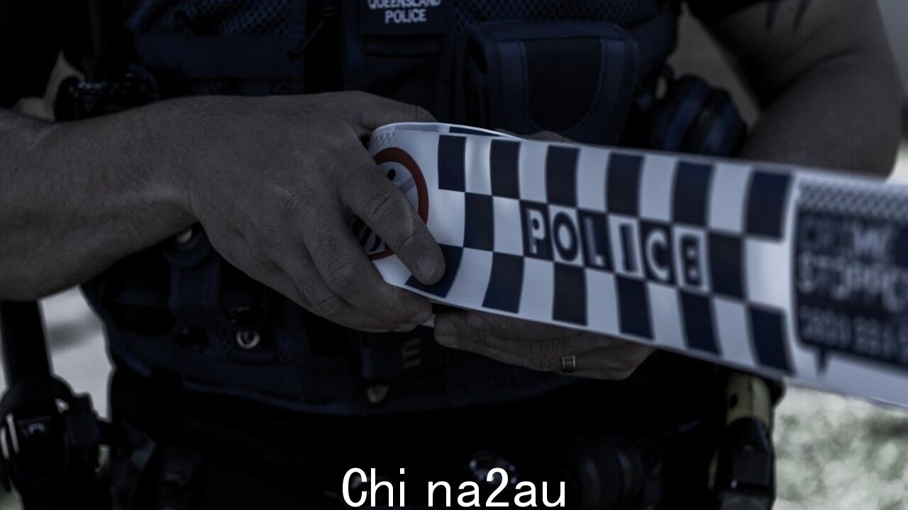 沃里克警方正在进行行动,昆士兰州,有报道称该地区有一名武装人员” /><p>在昆士兰地区班达伯格发生划船事件后,一名男子死亡,另一名男子被送往医院。</p><p>昆士兰警方证实有两人周二上午 10 点 40 分左右,他被从船上扔进了 Strathdees Boat Ramp 附近的伯内特河。</p><p>医护人员赶往温德米尔一名 85 岁男子受“重伤”并后来当场死亡。</p><blockquote class=
