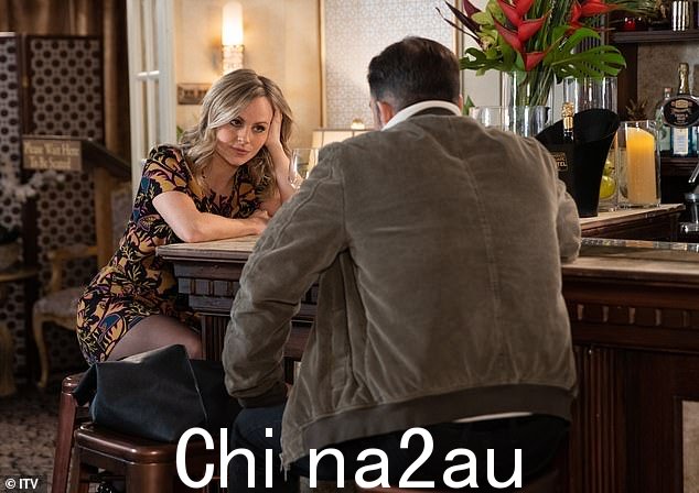 紧张:在即将到来的场景中,金发女郎在与丈夫亚当争吵后与坏男孩度过了一个醉酒的夜晚