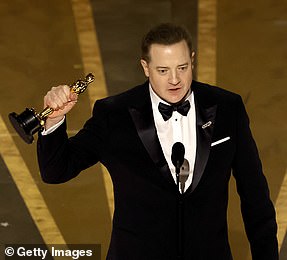 复出之王:Brendan Fraser 凭借在鲸鱼中的表演获得最佳男主角