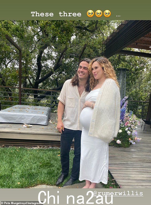 特别庆祝活动:周六,密友 Peta Murgatroyd 在 Instagram 上分享了 34 岁的 Rumer 穿着优雅的迎婴派对照片