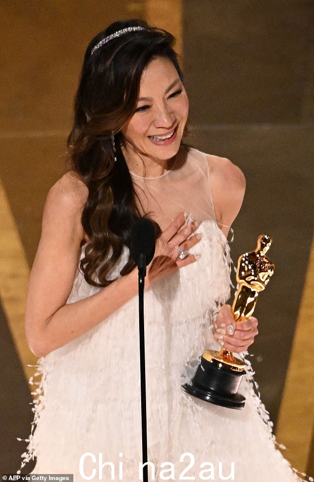 不是 100%:当然,Yeoh,(如图)非常棒,但 Tar 中的 Cate Blanchett 的表演经久不衰,应该赢得最佳女主角,毫无疑问
