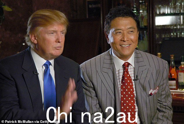 清崎(右)2006 年与唐纳德特朗普合照