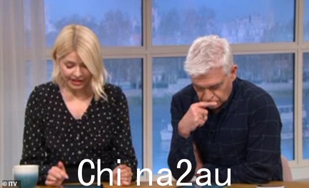 发现:Holly Willoughby 和 Phillip Schofield 并没有忘记这一事件,他们在节目切换到 This Morning 时立即引用了它