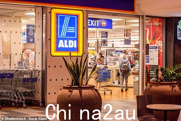 Aldi 和许多其他主要零售商在2020 遏制 Covid 的传播。许多人发现保护器“烦人”和“无用””/></p><p style=