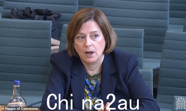 Ofcom 负责人 Dame Melanie Dawes 说她希望 BBC `能找到他们的出路'