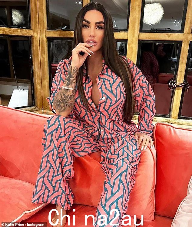 社交媒体:Katie Price 和她分分合合的未婚夫 Carl Woods 在一起去泰国度假后再次在社交媒体上相互关注