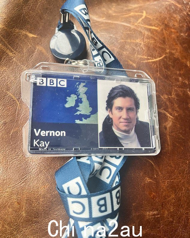 Kay 周三在 Instagram 上发布了一张他的 BBC 通行证照片,当时他准备上电视