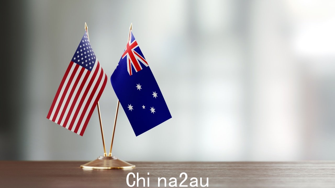 澳美联盟为基础澳大利亚即将离任的驻美国大使表示,AUKUS 协议将对澳大利亚的工业基础产生“变革性”影响。</p><p>澳大利亚天空新闻台Arthur Sinodinos 大使安德鲁·克伦内尔 (Andrew Clennell) 表示,AUKUS 协议的意义远不止是购买核潜艇。</p><p> ”,Sinodinos 大使说。</p><p>“这是一项相当复杂和复杂的行动......不仅在潜艇方面,而且在所谓的第二支柱方面,先进的能力——技术、关键和新兴技术,将奠定基础用于未来行业。</p><img class=