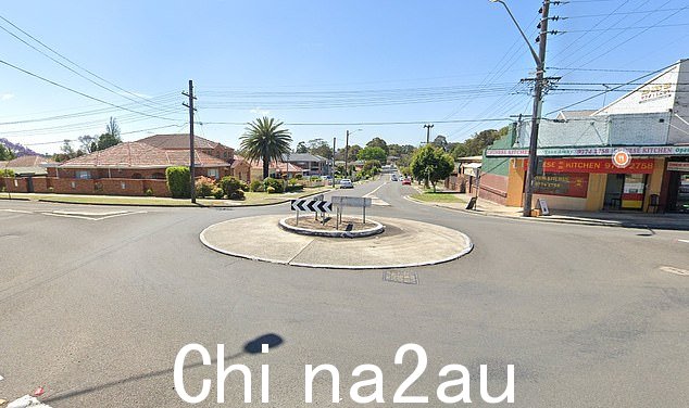 司机很容易错过绕过狭窄的法拉第路环岛的摄像头(如图)