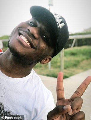 Stanley Obi(如图)在他的前女友纵火后全身 90% 被烧伤