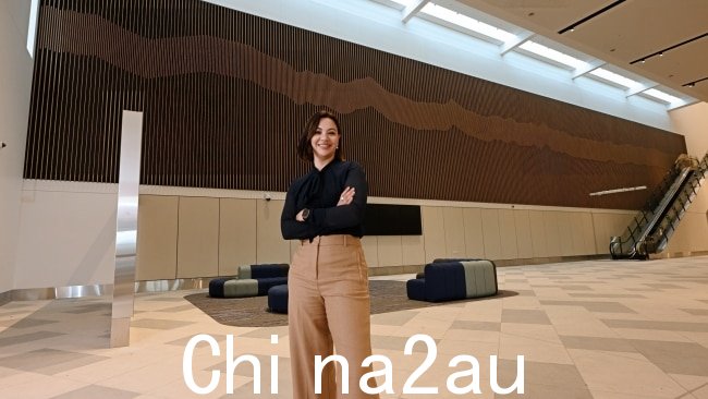 Queensland Airports Limited首席执行官 Amelia Evans 庆祝黄金海岸赢得澳大利亚和太平洋地区最佳支线机场的称号。图片:已提供
