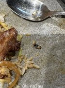 悉尼一家中餐馆吃“炸蟑螂”，华人嫌弃“差点吐在店里” 老板为免费点菜道歉但不承认脏，“可能是盘子里带的“ （相片）