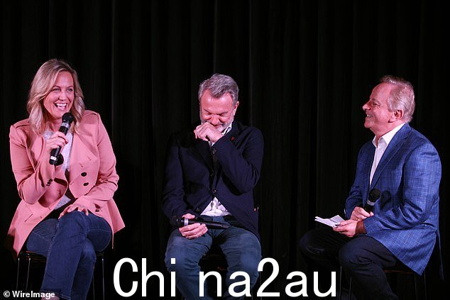 Marta Dusseldorp 在 Sam Neill 和 Brian Walsh 的注视下讲话Foxtel 2021 年全新原创犯罪剧集《十二》的演员阵容公告