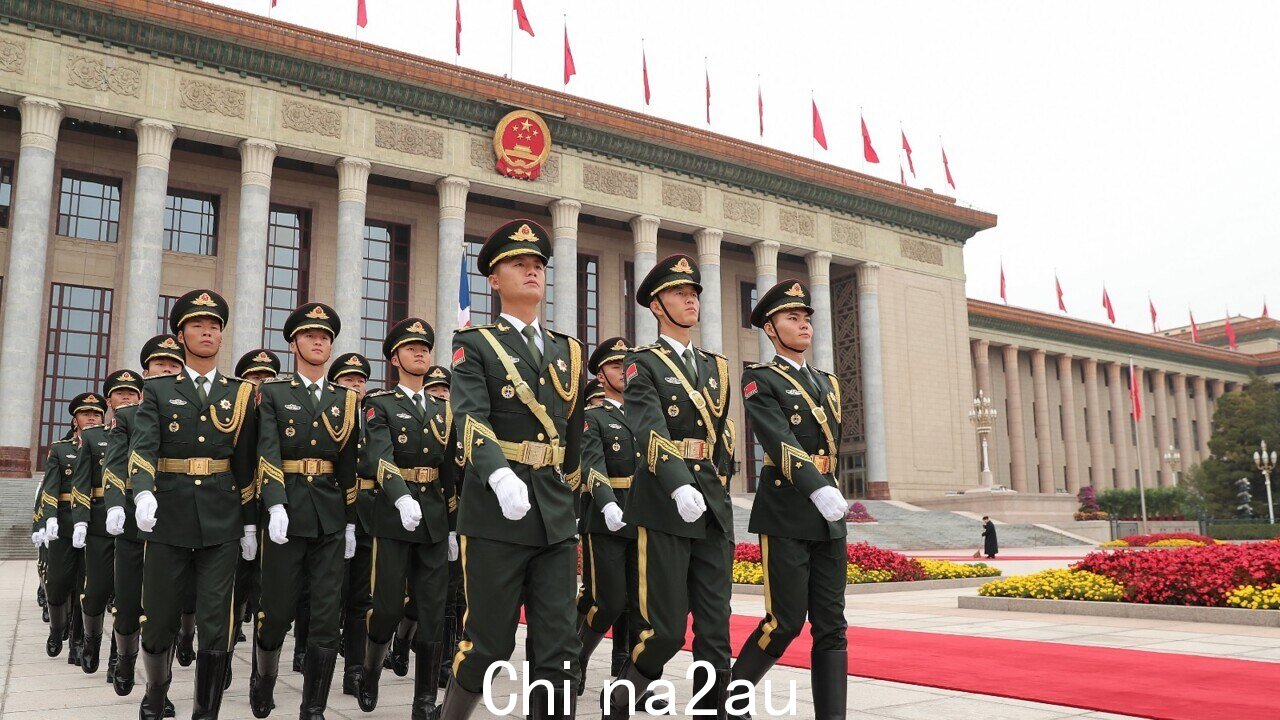 中国将成为' “美国面临的最重大威胁:杰克·基恩将军” /><p>一位退休的四星将军在听到保罗·基廷声称美国的弗吉尼亚级核潜艇“可以从太空中发现”后大笑起来。</p> <p>这位前总理在周三的全国新闻俱乐部特别讲话中提出了这一说法,当时他还声称澳大利亚将购买的潜艇“对于澳大利亚海岸的浅水区来说太大了。”</p><p >当澳大利亚天空新闻台主持人安德鲁·博尔特提出这一说法时,杰克·基恩将军几乎忍不住笑了。</p><img class=